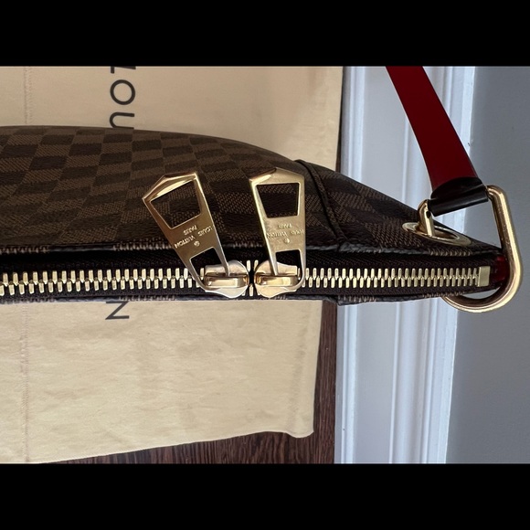 SOLD Authentic Louis Vuitton South Bank Besace - Picture 12 of 14